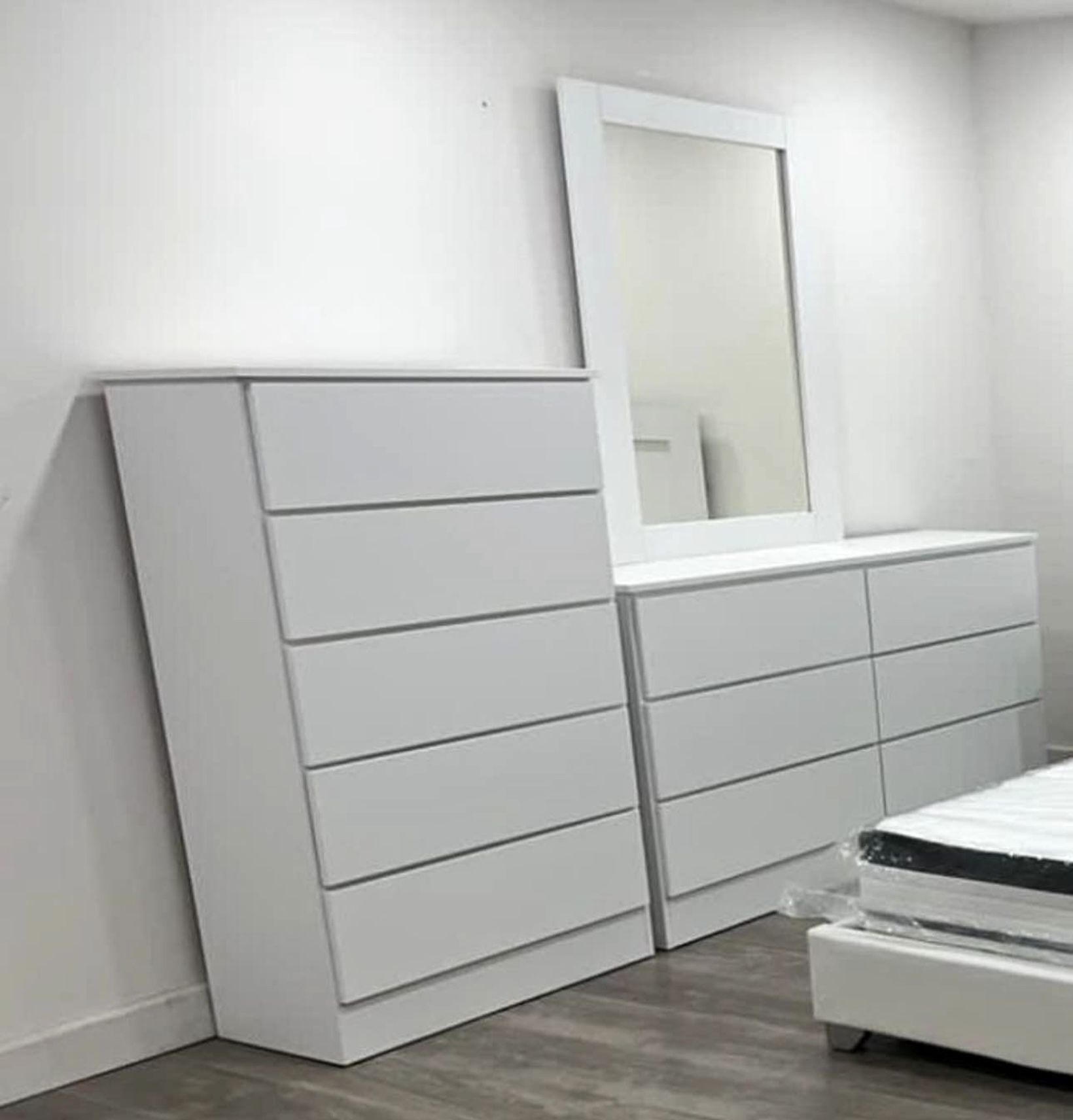 Dresser Whit Mirror And Chest - Cómoda Con Espejo Y Gavetero