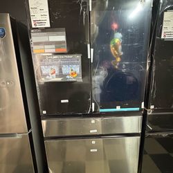 Samsung 4 door family hub refrigerator