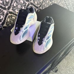 Adidas Yeezy 700 V3 kyanite sneakers US men size 6