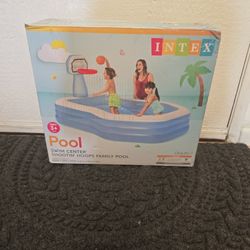 Intex Swim Center Shooting Hoops 