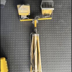 Heavy-Duty Dual Work Light on Tripod Stand – 1000W Halogen – Foldable