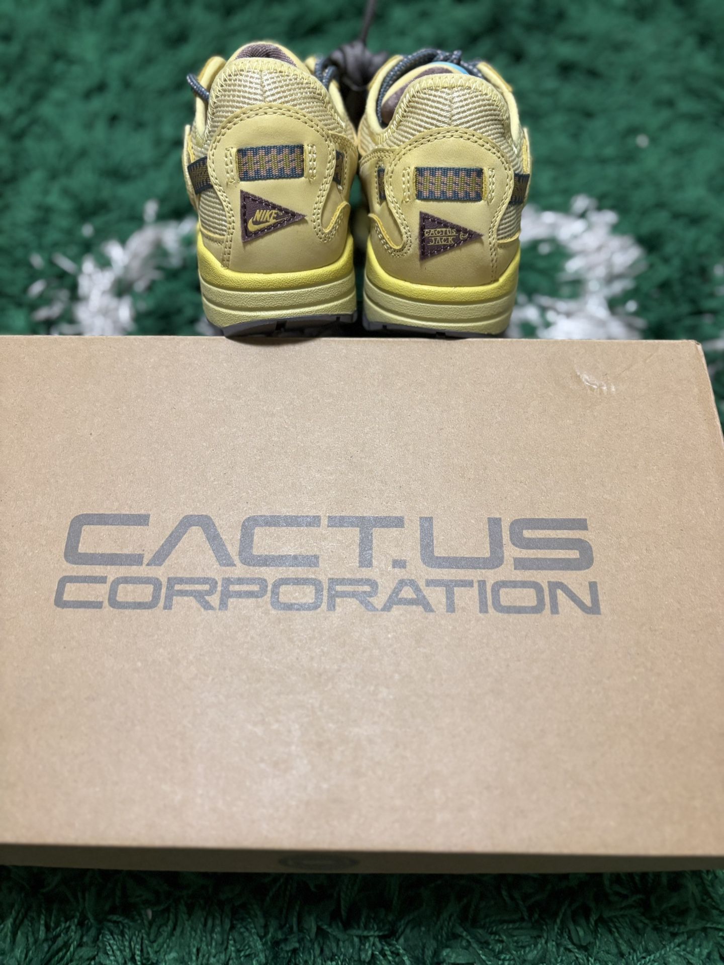 Air Max 1 Travis Scott Cactus Jack Saturn Gold