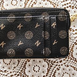 DKNY Coin Purse With Credit Card Holder On The Outside . Never Used. Not Sure If Authentic But Still A Good Price For Easter Gift