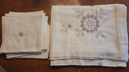 VTG Cross Stitch Linen Rectangle Tablecloth 69x104" & 12 matching Napkins 17x16"