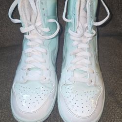 Nike W'S Dunk Skinny Super Hi sneakers in a white and ice green colorway