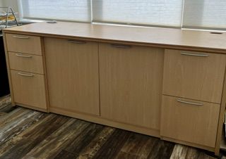 6-Foot Executive Office Credenza With File Storage – Excellent Condition