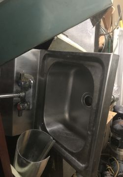 Hand sink