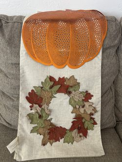 Thanksgiving Runner And Pumpkin Plate Mat ( Used )