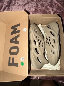 Yeezy sz 10 Stone Taupe Foam Runner