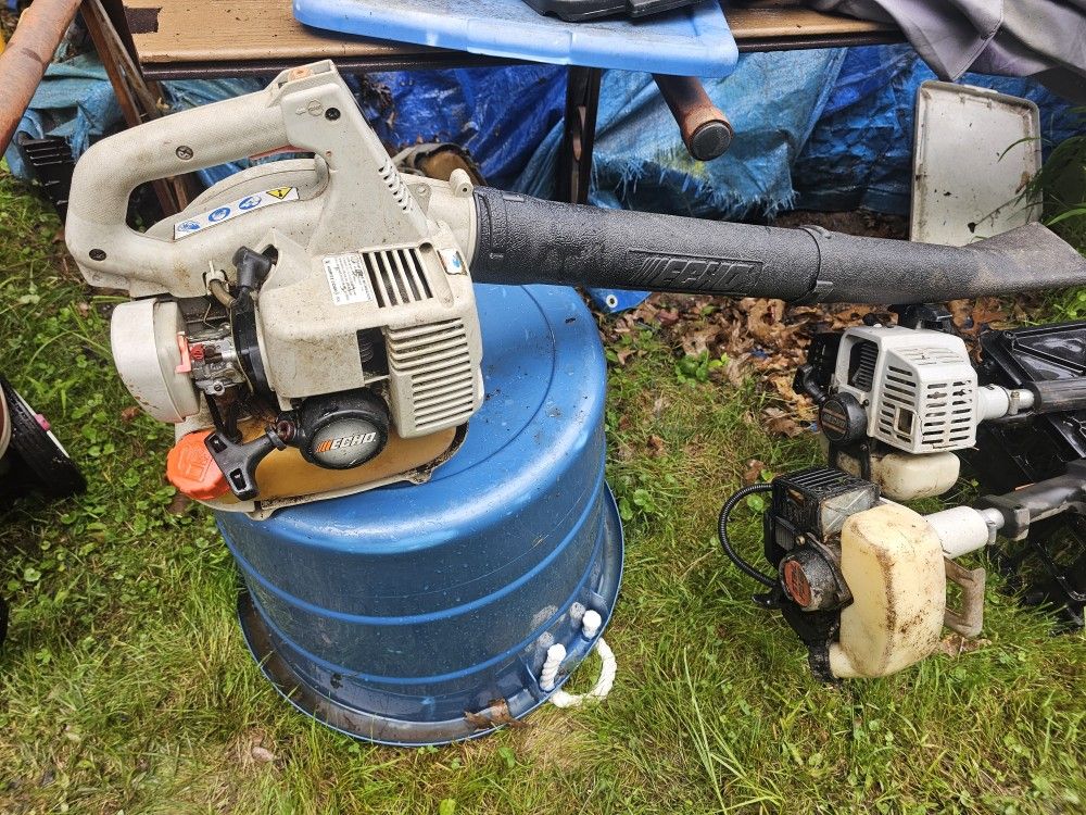 ECHO PB-2200 GAS LEAF BLOWER FOR PARTS OR FIX.
