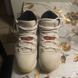 Jordan 11 Retro Platinum Tint 