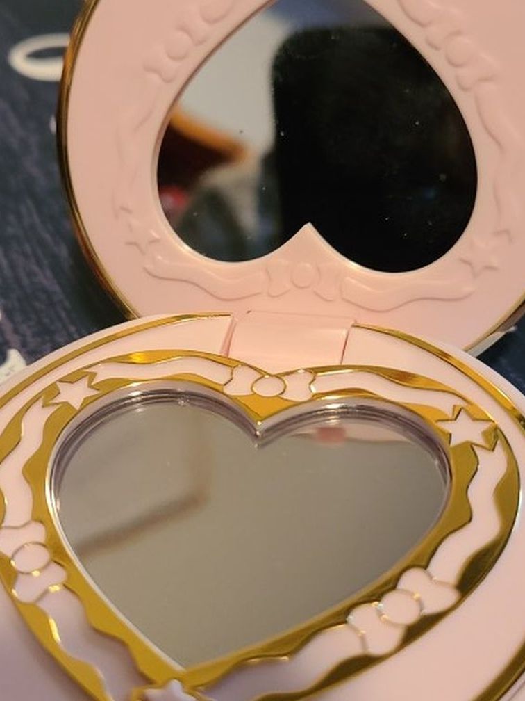 Proplica Sailor Chibi Moon Prism Heart Compact