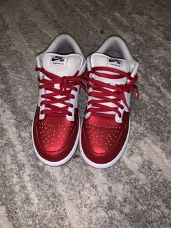 Supreme Dunks (red Size 11)WITH ORIGINAL BOX 
