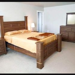 By Ashley Signature Dark Brown Queen Poster Bed Juararo👌mattress Sold Separately 🎈 New Brand 🔥dastest Delivery 🚚 