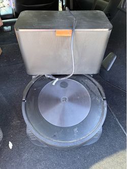 2 Roombas in Great Working Order