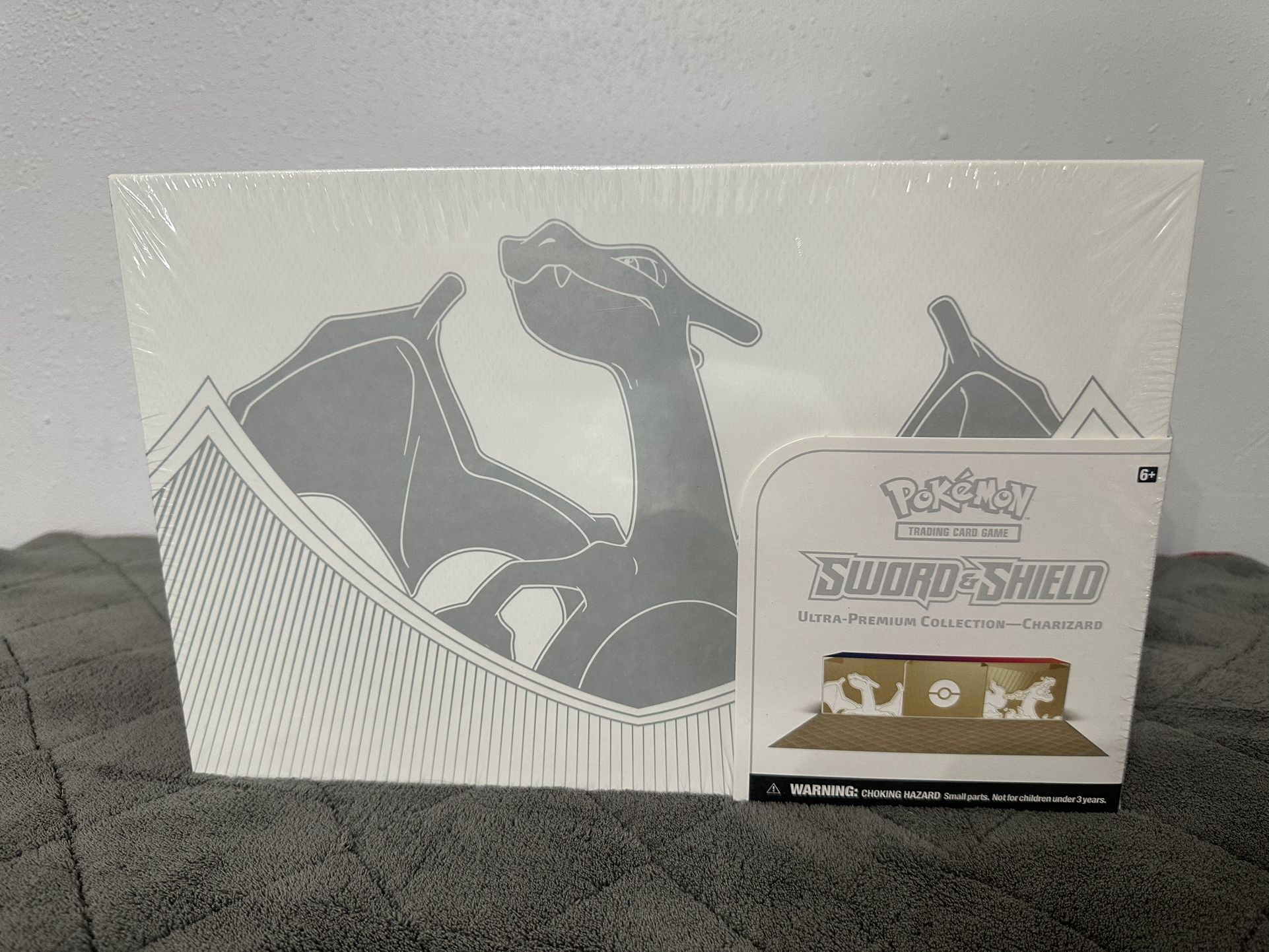 Charizard Ultra Premium Collection Box Sealed. UPC. Evolving Skies.