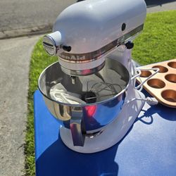 Kitchenaid Mixer. 