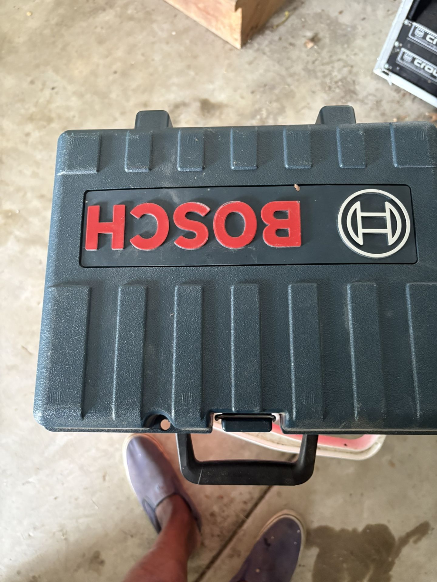 Bosch GLL100-40G Green-Beam Self-Leveling Cross-Line Laser