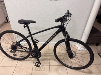 Bicycle in aluminum. 700X38 . Need  replace the rear shift cables d adjust the brakes