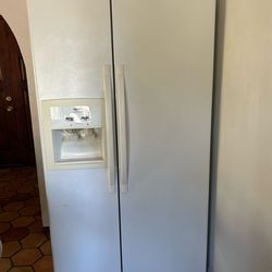 Side-by-Side Refrigerator – Works Very Good