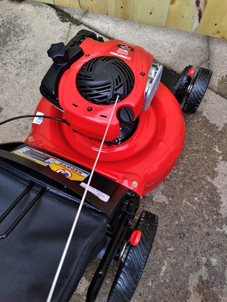 LIKE-NEW Troy-Bilt 21" Inch Push Lawnmower W/Bag And High Rear Wheels