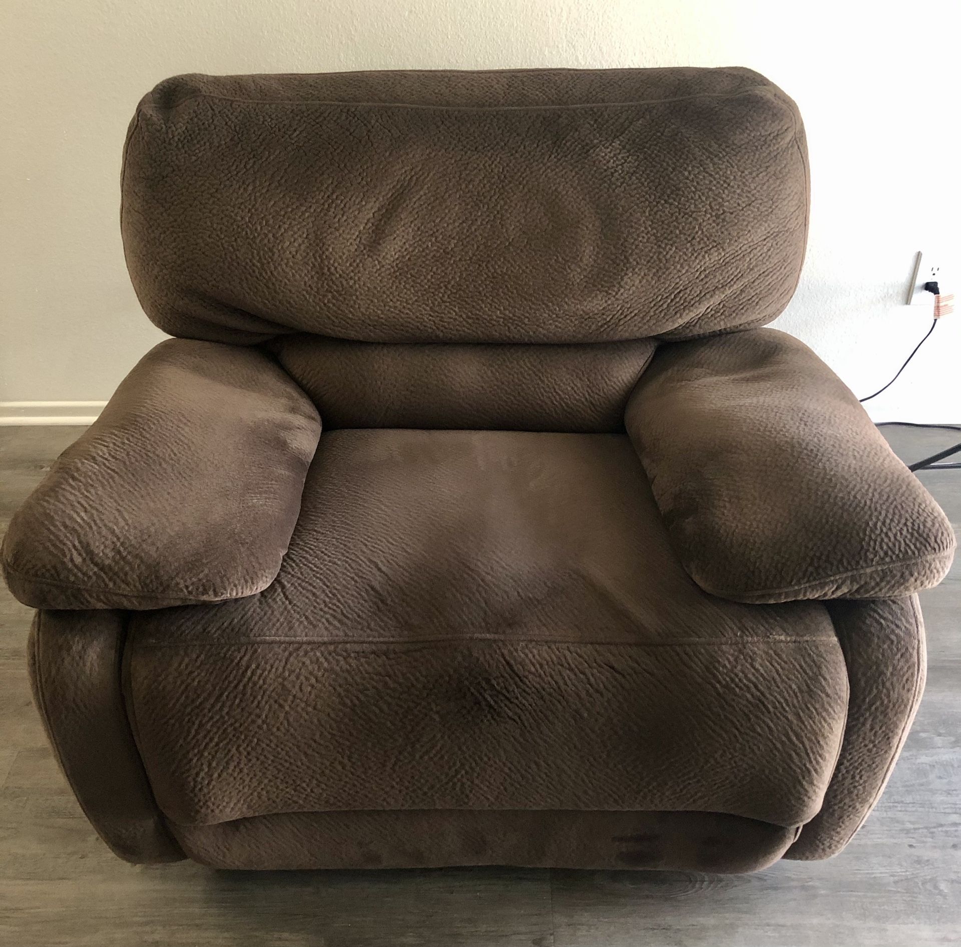 Single Recliner / Price is negotiable