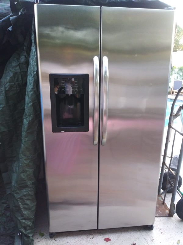 Refrigerator for Sale in West Palm Beach, FL OfferUp