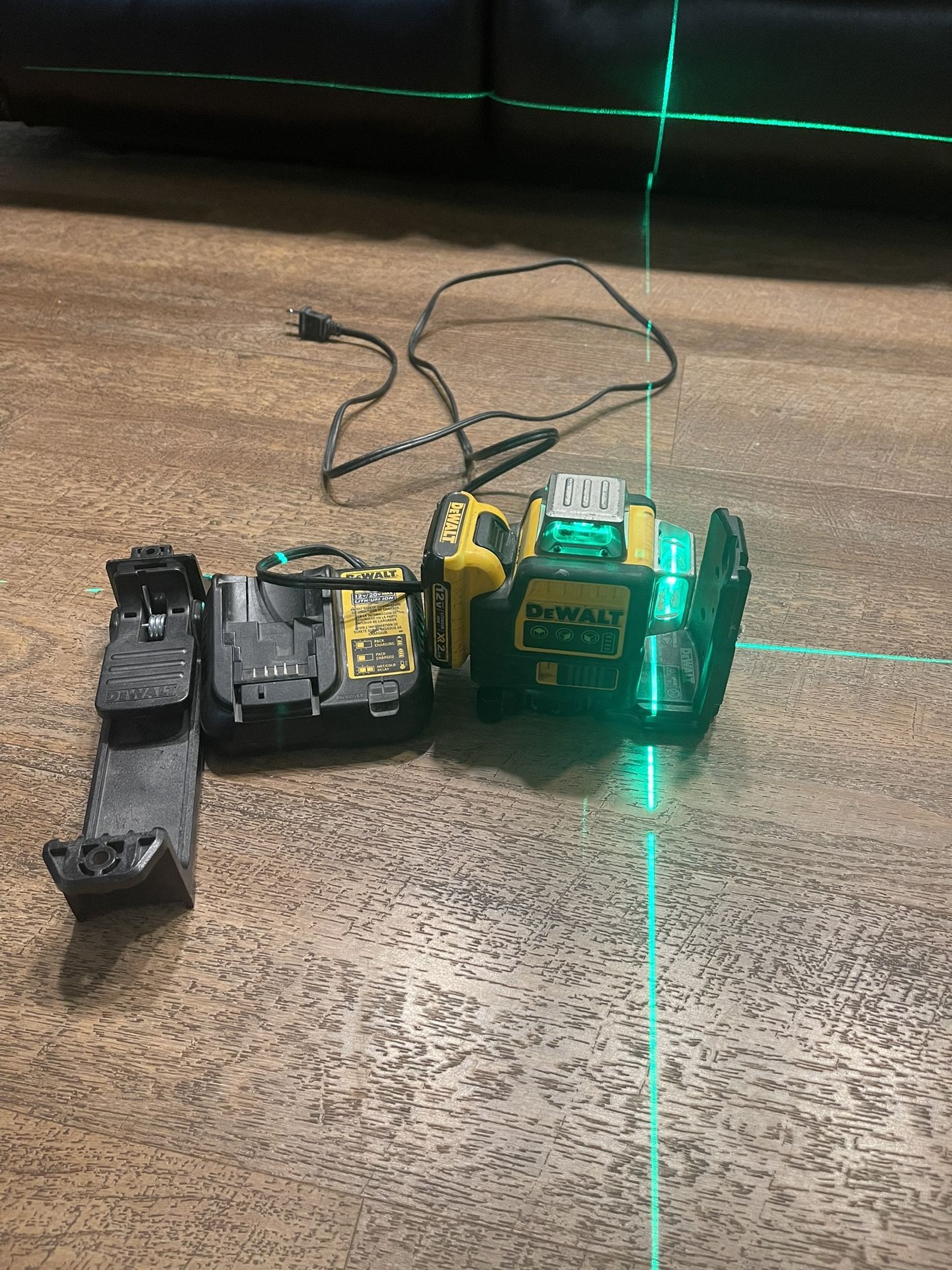 Leiser Dewalt