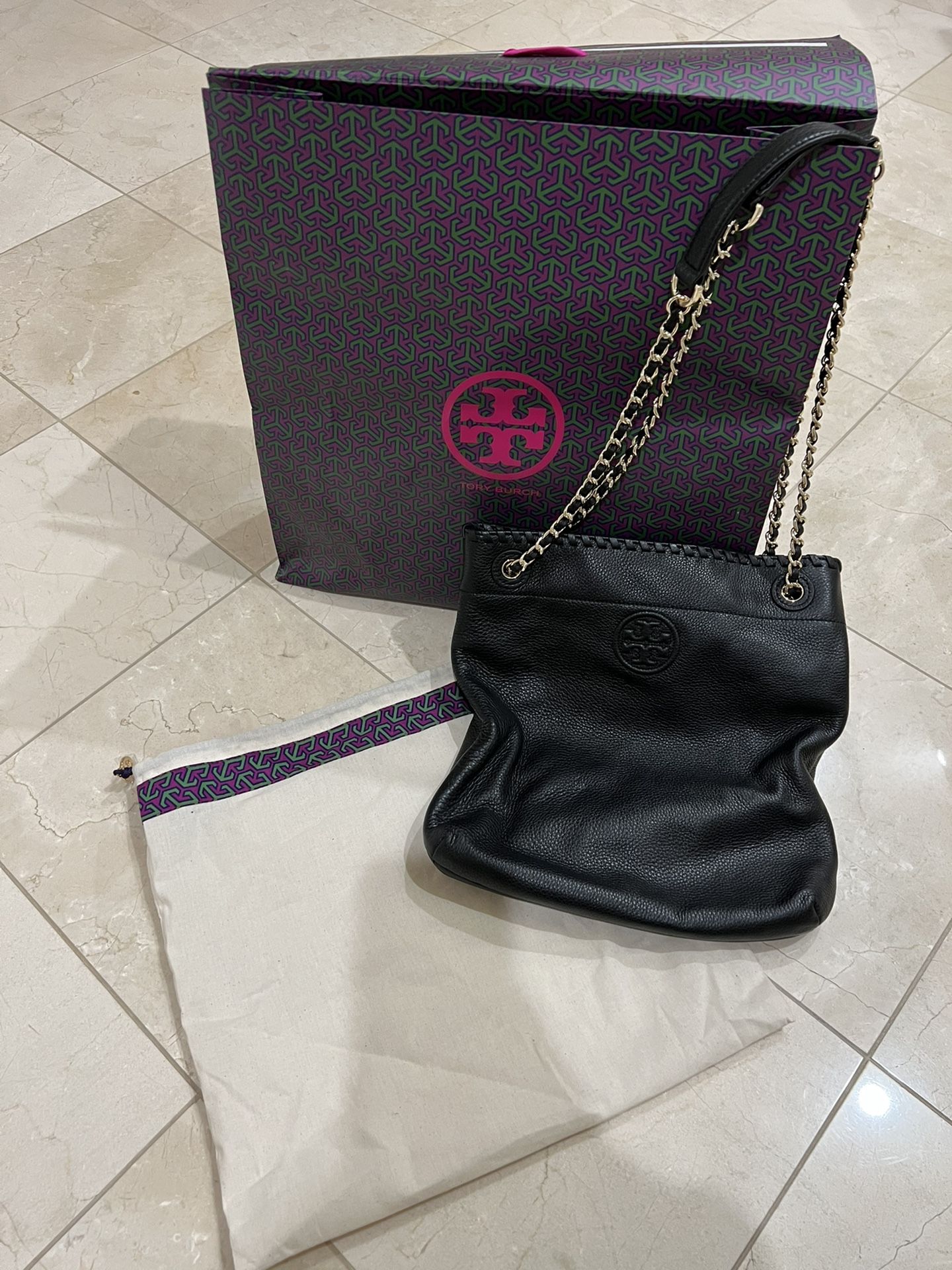 Tory Burch Leather Tote Purse With Gold Chain 