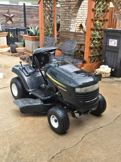 SE ABLO ESPAÑOL 42" Poulan Pro Riding Mower/ Cortacésped autopropulsado Poulan Pro de 42 pulgadas