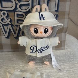 Labubu dodger outfit 