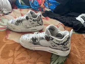 Shoes size 8.5