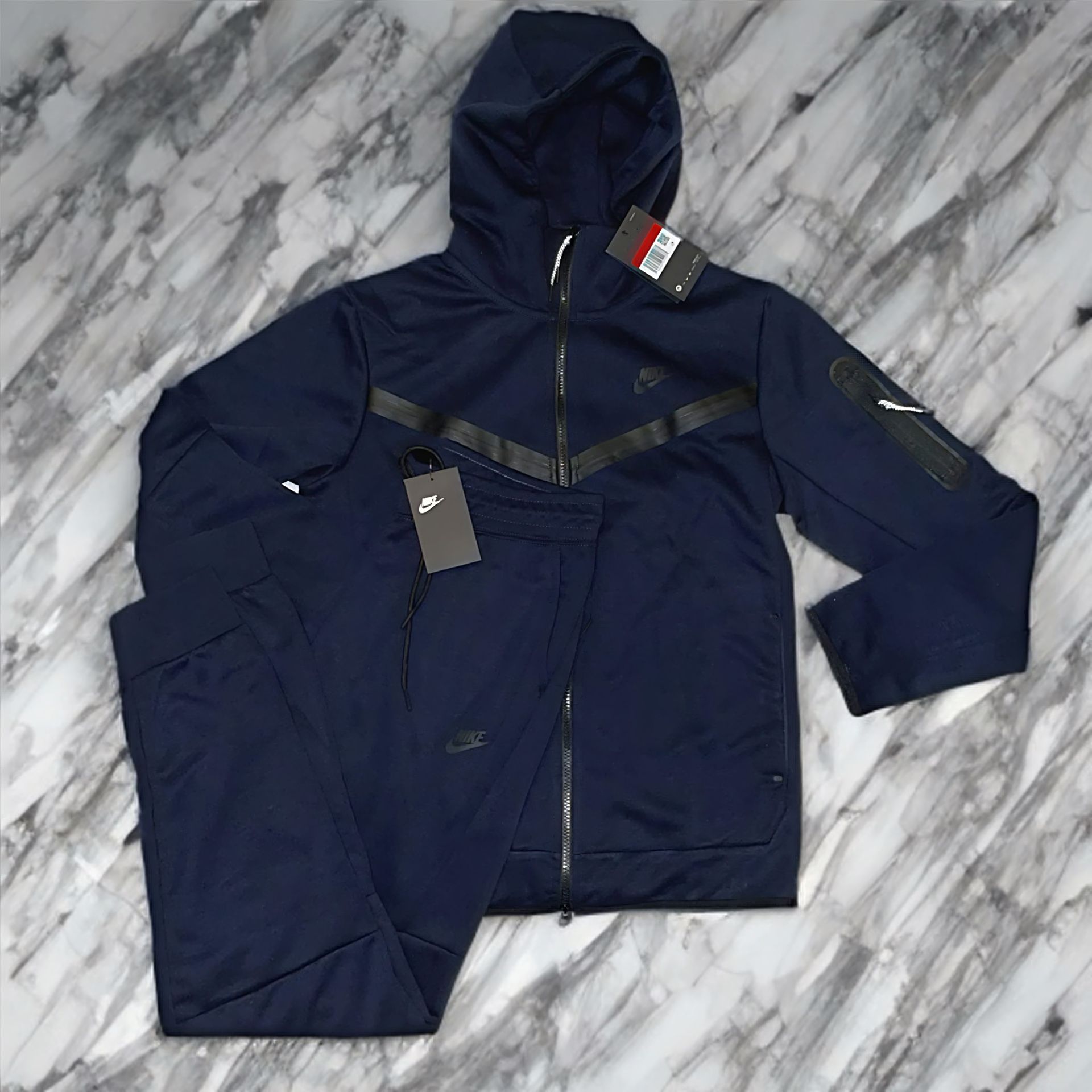 Extra Large Nike Tech