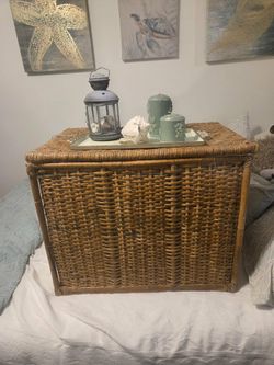 WICKER & CANE LINED STORAGE TRUNK /HAMPER/OTTOMAN WITH HANDLES