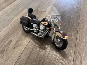 Diecast 1/10 scale Franklin Mint 1992 Harley-Davidson Heritage Softail Classic