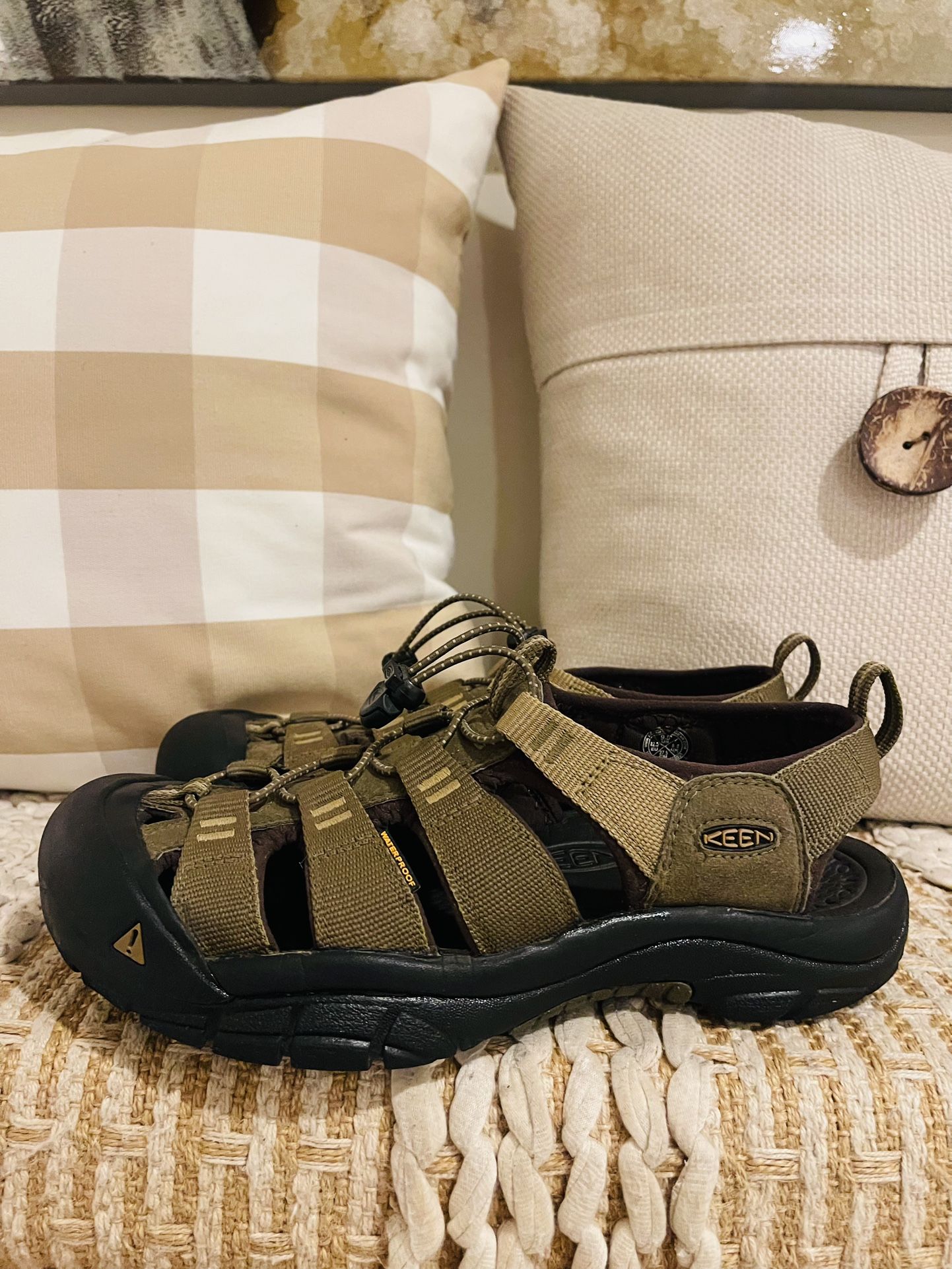 Men’s Keen Newport H2 Water Sandals Hiking Trail Closed Toe Waterproof Size 9.5