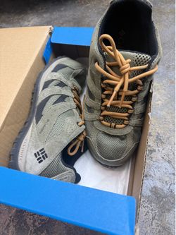 columbia kids hiking shoes size US 5 excellent condition