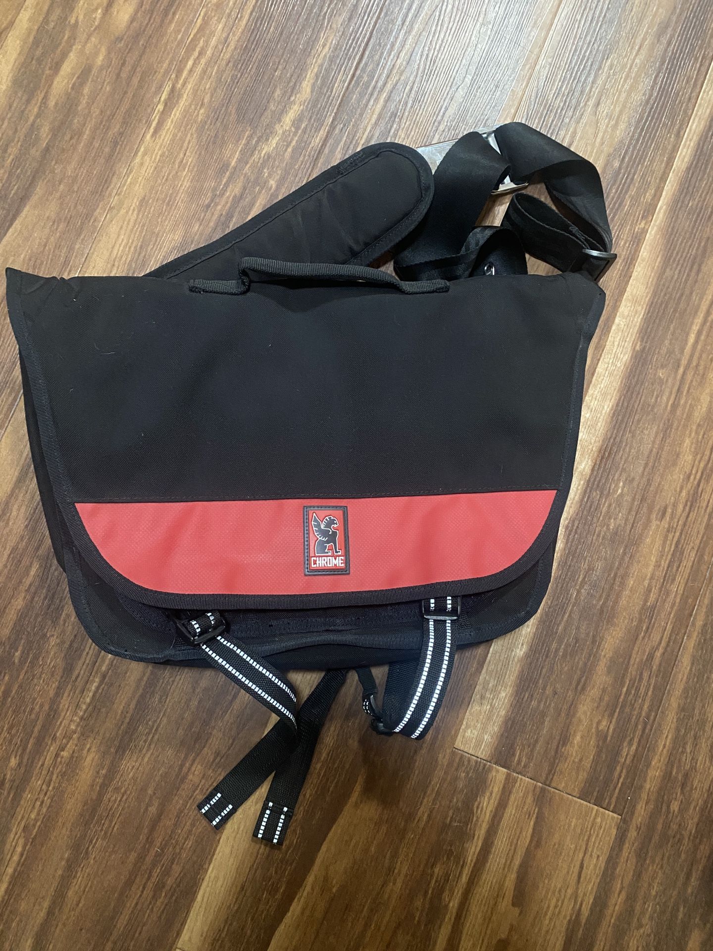 Chrome Industries Messenger Bag Black Buran Sling Cycle Waterproof