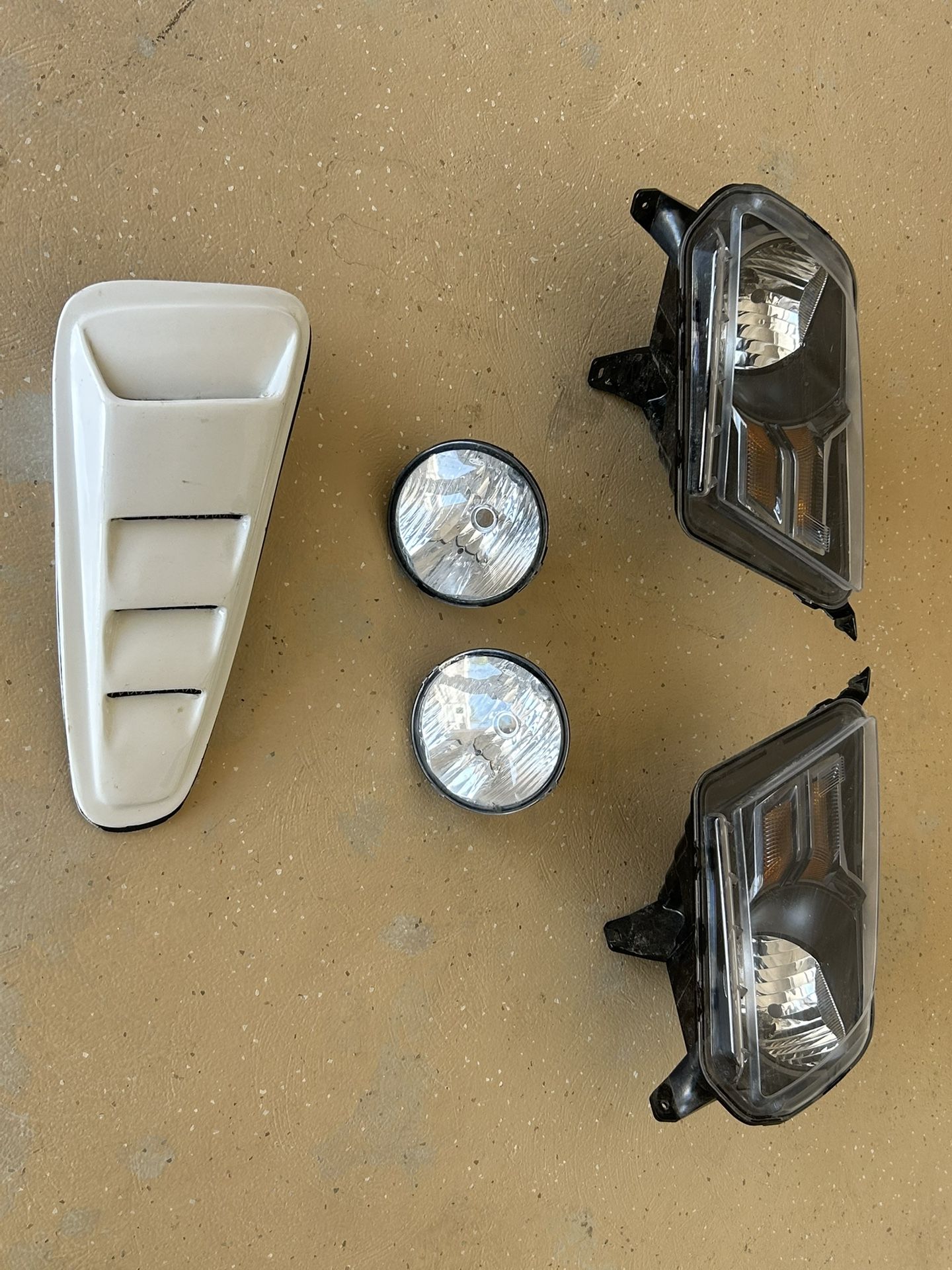 2011 Mustang headlight shells and louvres