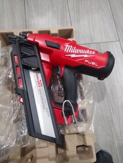 Milwaukee m18 fuel brushless framing nailer 30-34 degrees