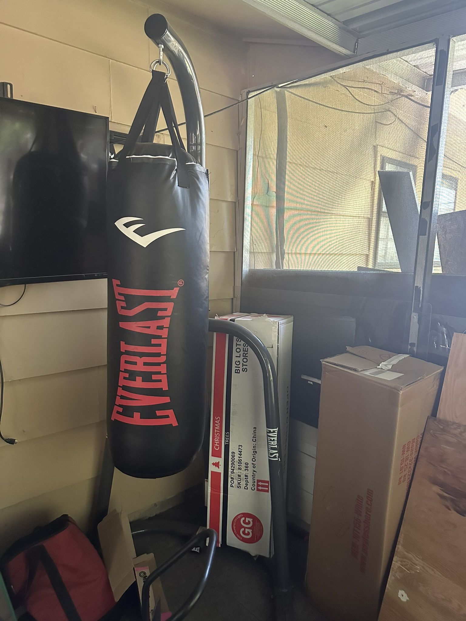 70 Lb Punching Bag With Stand 