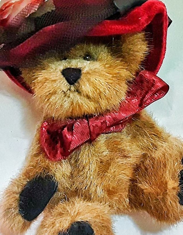 Vintage BOYDS BEAR plush Teddy Bear SYLVIA G. BEARIMORE 6.5" L x 5" W ca. 2000