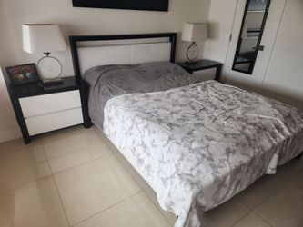 Queen size white bedroom set