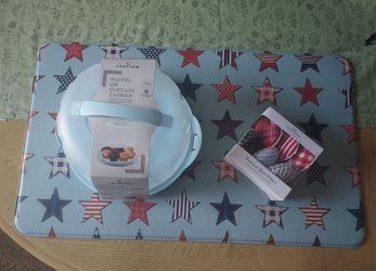 Kitchen set: cupcake carrier, LG kitchen mat & Bowl fillers BRAND NEW!