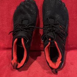 Black/Red Trim Barefoot Sneaker Shoe Size 10 (44)