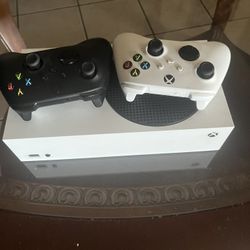 Xbox Series S + 2 Controller 