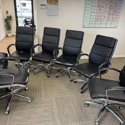 6 Matching Office Chairs