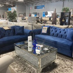 blue sofa loveseat 💙⭐️ $2,099