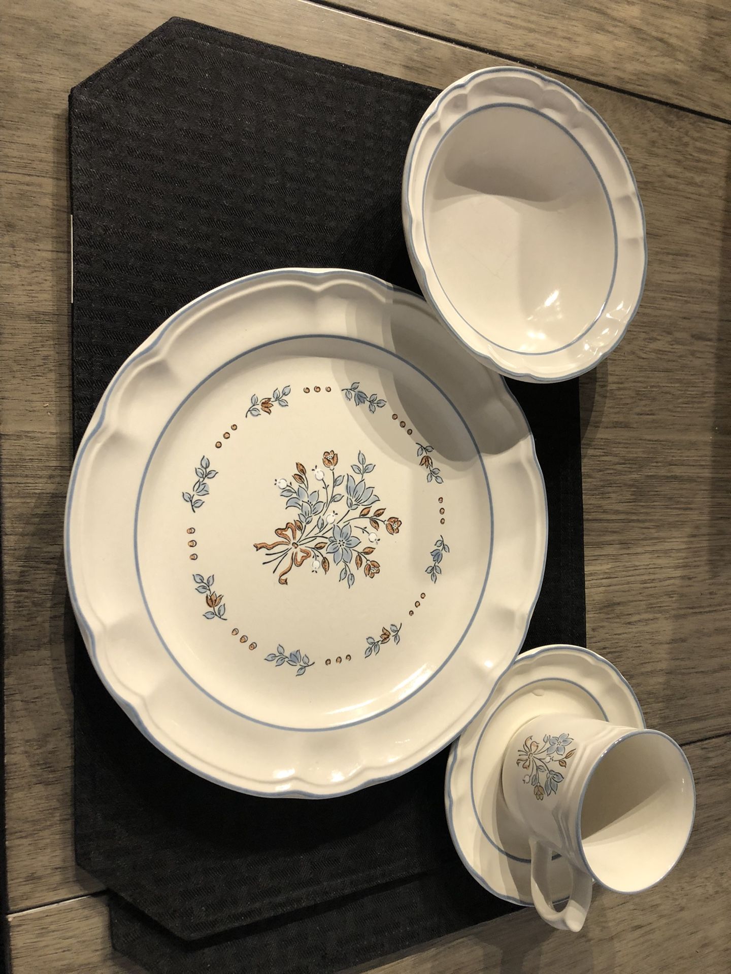Cordella 4 Piece Dishware made In Japan for Sale in Alafaya, FL OfferUp