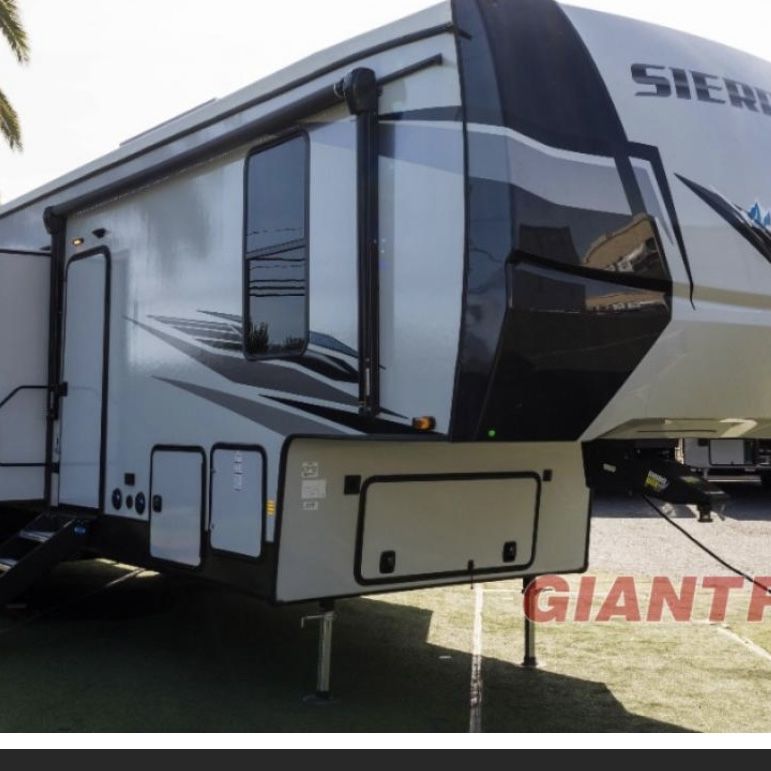 Fifth Wheel Trailer